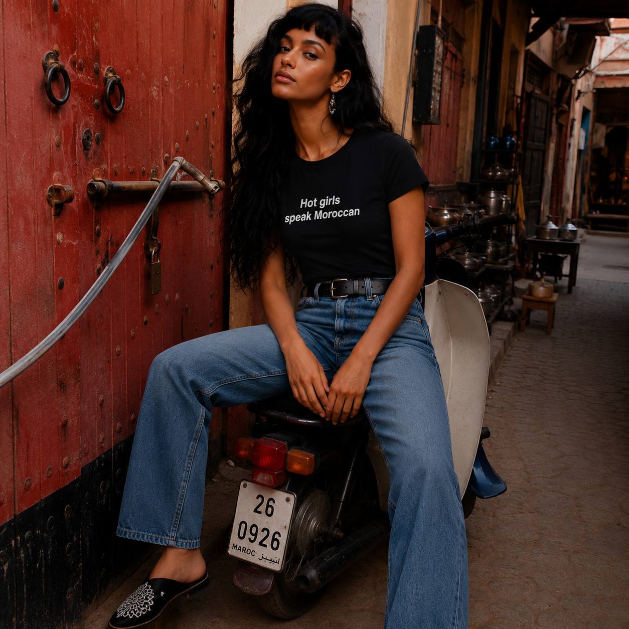 Hot Girls Speak Moroccan – Baby Tee Noir