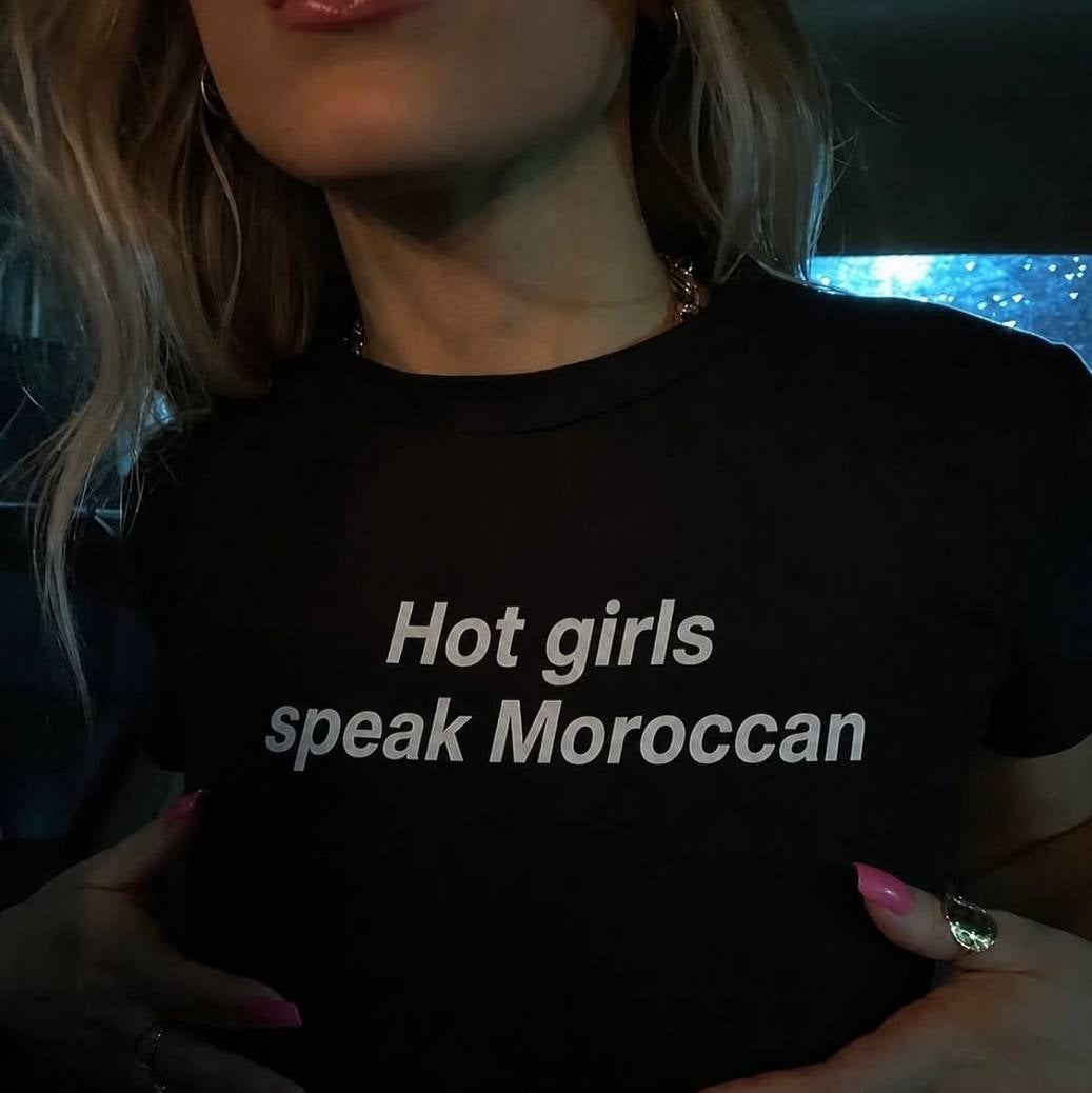 Hot Girls Speak Moroccan – Baby Tee Noir